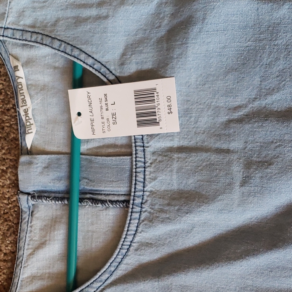 Hippie Laundry Chambray Denim Top NWT size Large - Picture 2 of 5